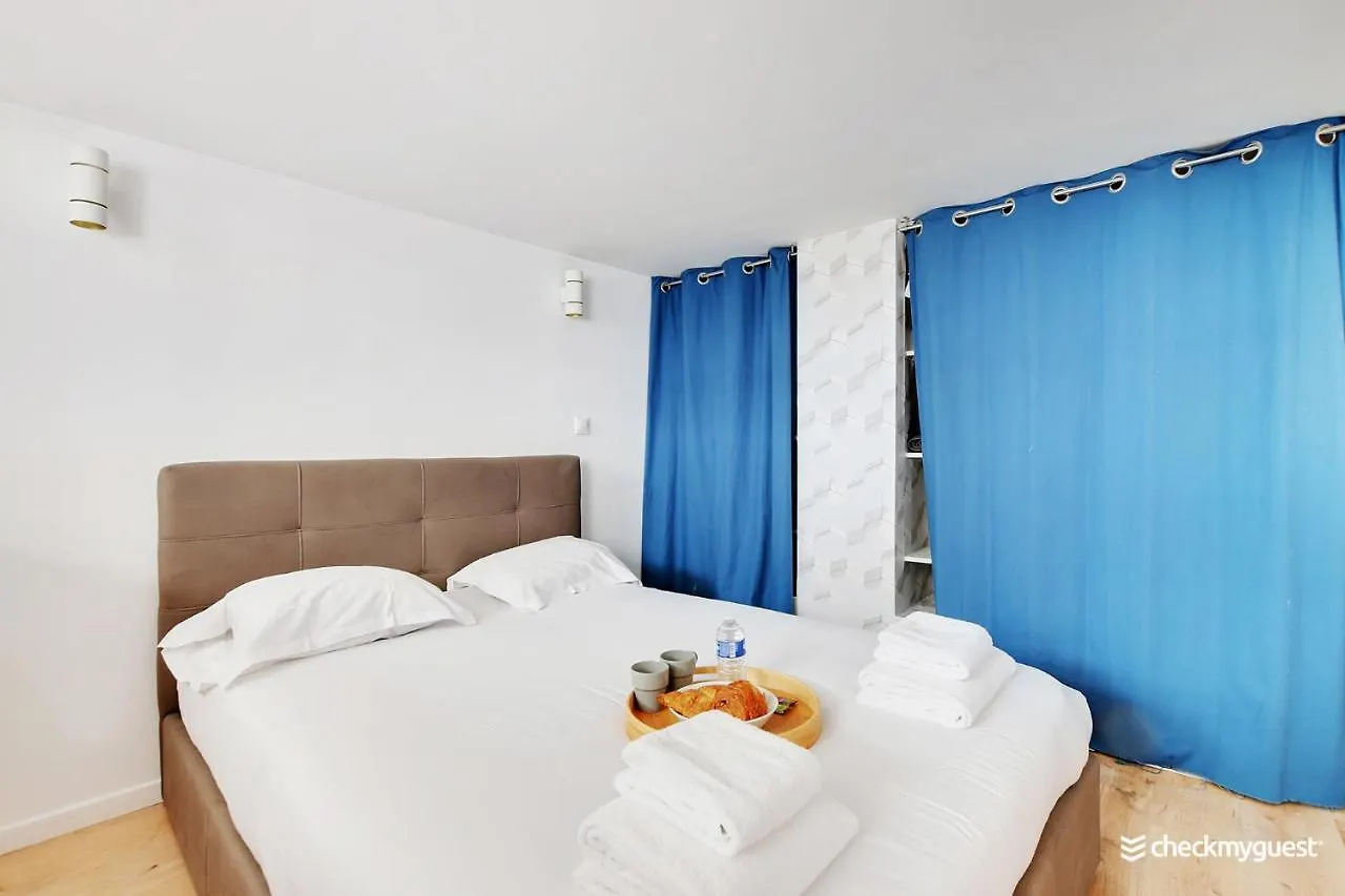 Cmg Laferriere / Saint-georges Apartment *